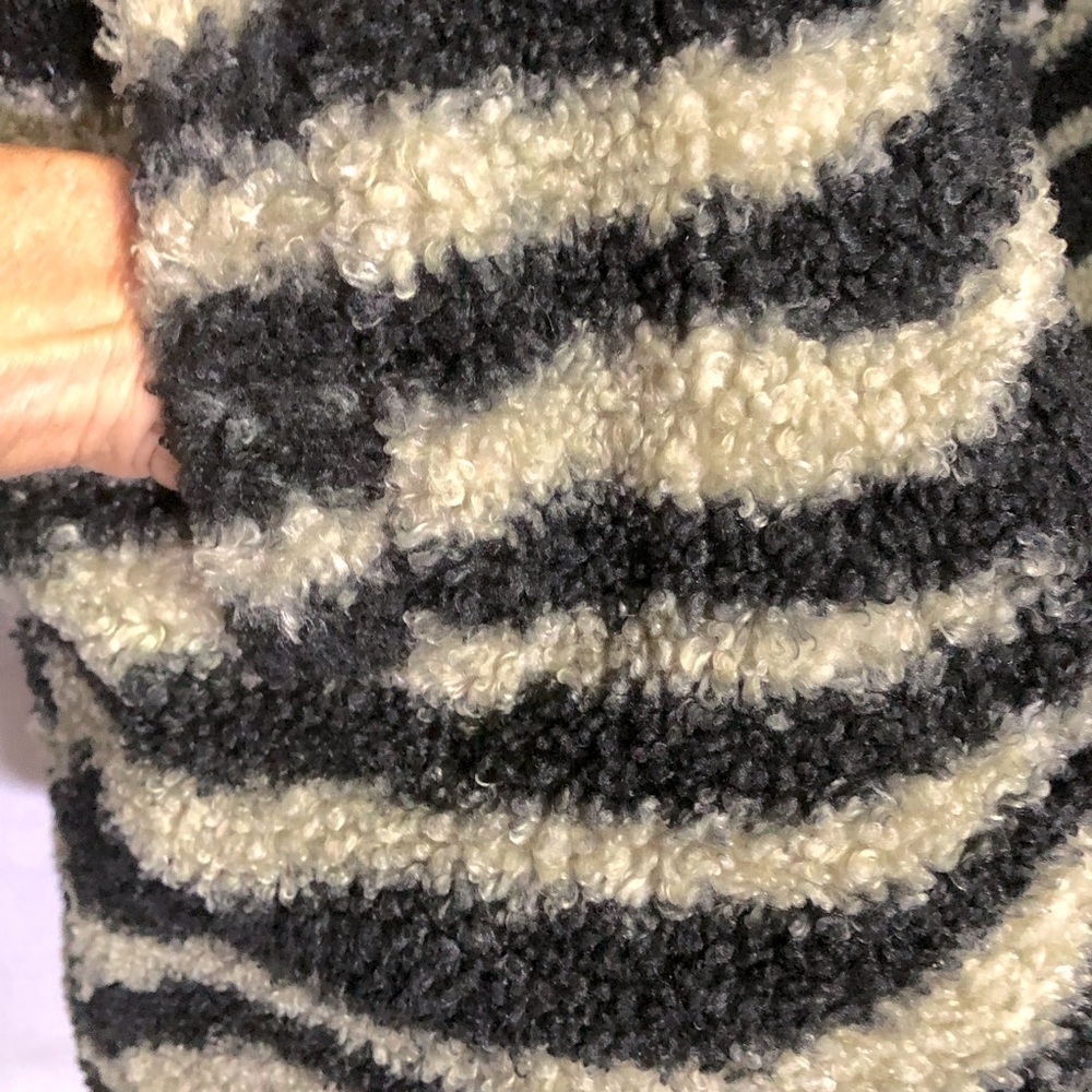 Varley by Anthropologie Whitfield Sherpa Oversized Zebra Pullover XS-M fit - Picture 6 of 10
